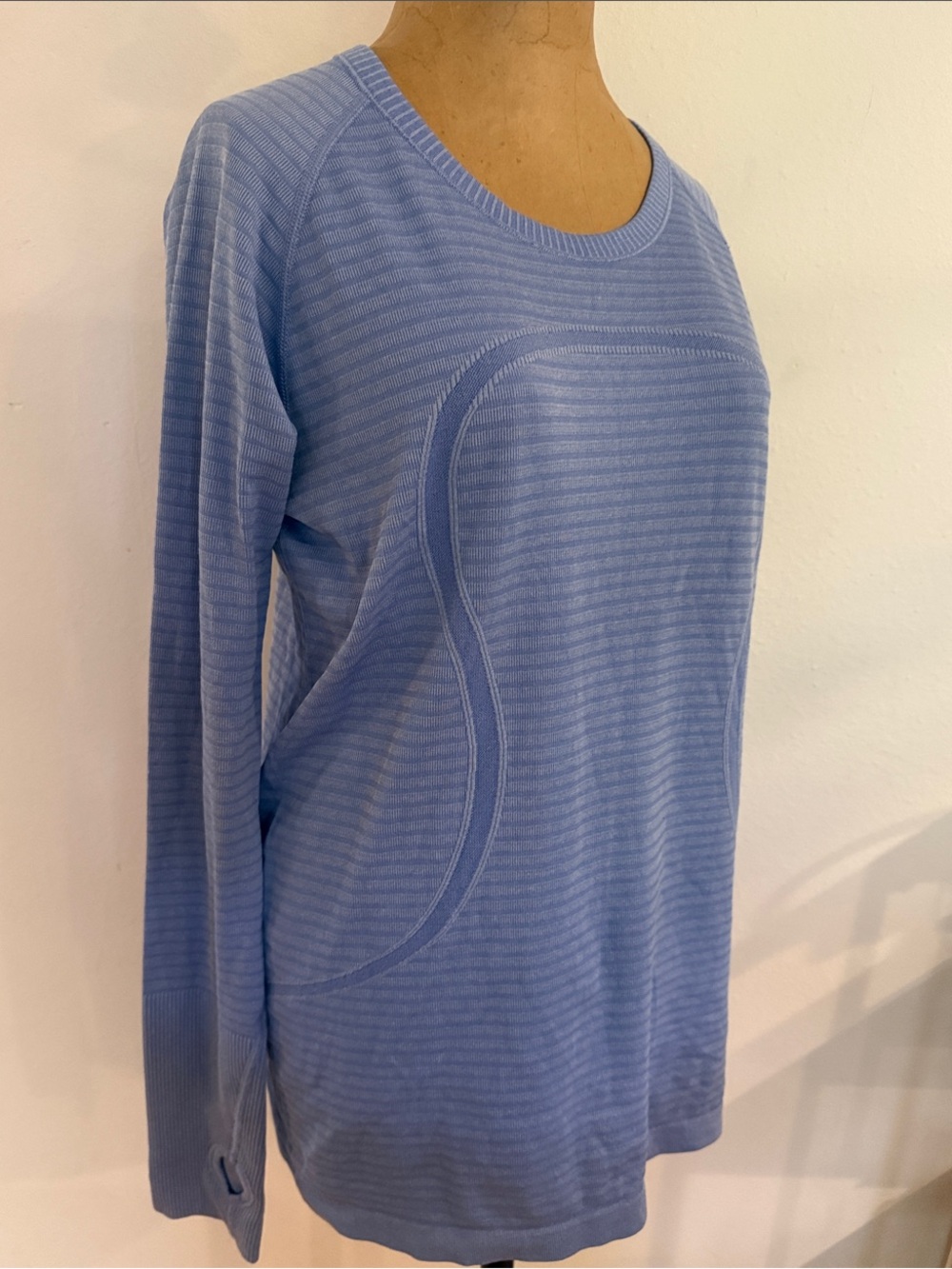 Lululemon sz 10 Swiftly Tech Light Blue Long-Sleeve Crewneck good cond